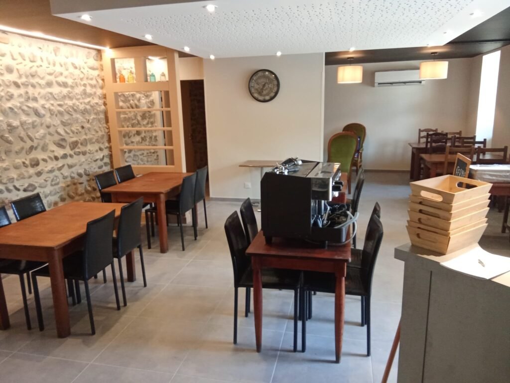 Un restaurant, une auberge, Auberge Les p'tites canailles à Villette-sur-Ain